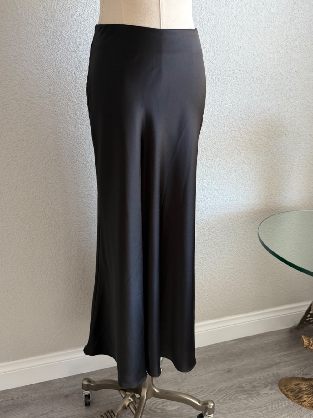 ZARA Satin Beautiful Skirt. New. - Picture 2 of 11